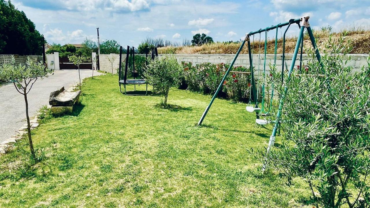 Вилла Chez Eric Et Marine Robion en Luberon Экстерьер фото